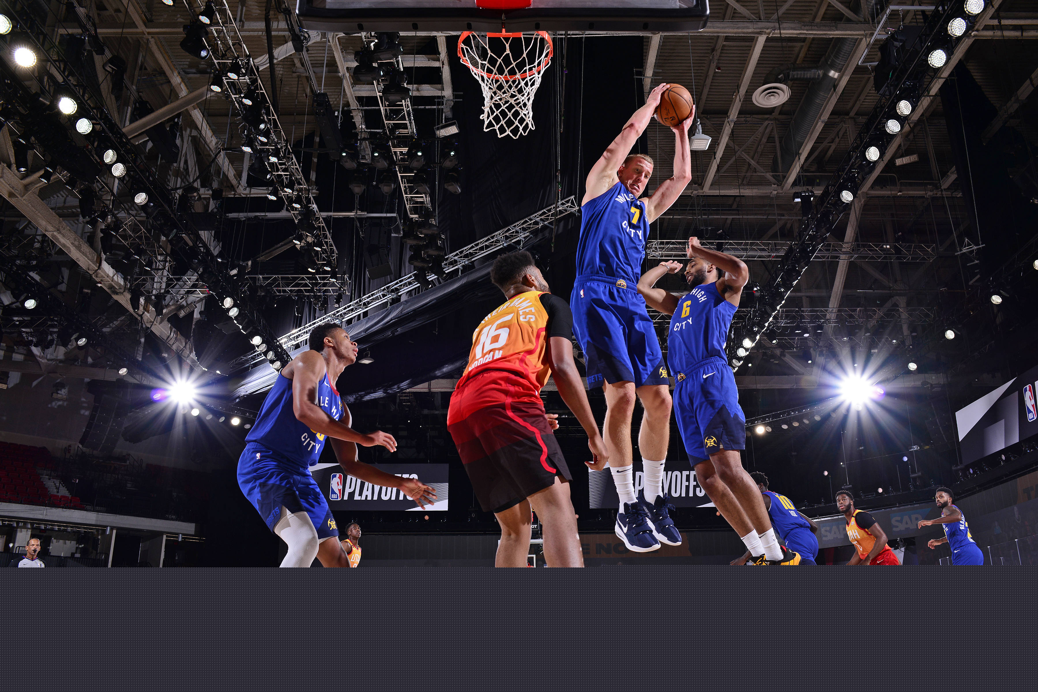 体育NBA骑士队官宣将退役乐福的0号球衣